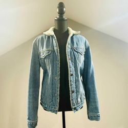 Levi’s Small Sherpa Trucker Jacket