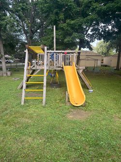 Free free used rainbow playground