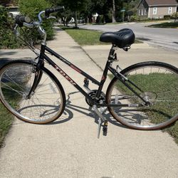 TREK  720 MULTITRACK  TIRES 700c  Hibrid 