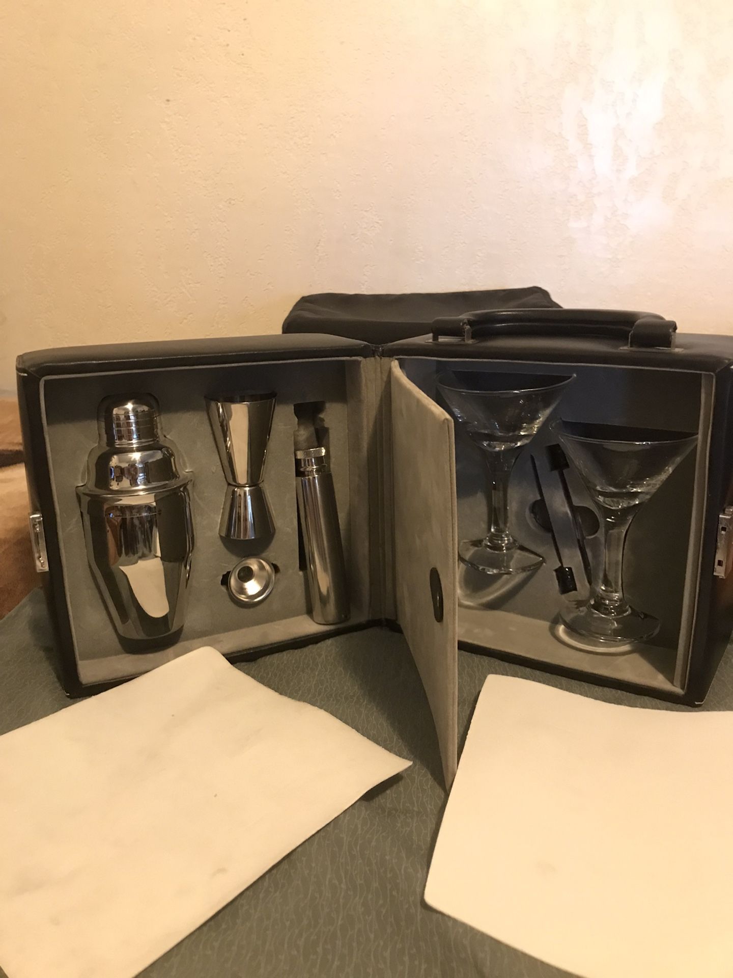 Mini Travel Martini 8 Pc Set Leather