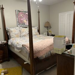 5 Piece Thomasville Brand King Bed Set. Includes Two Nightstands, Triple Dresser, And Very Nice Mirror.