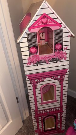 DOLL HOUSE