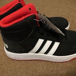 Size 6 child Adidas sneakers *with tags*