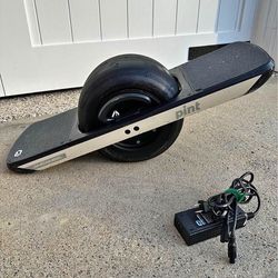 OneWheel-pint with charger 