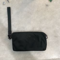 Lulu Wristlet 