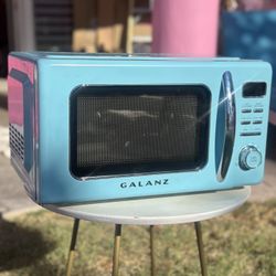 Retro Galanz Microwave – Aqua Blue