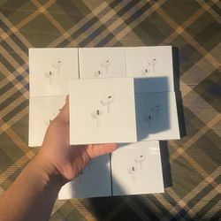 Apple AirPods Pro (2nd generation) with MagSafe Case 