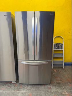 LG refrigerator 33 wide x 69 tall
