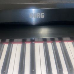Korg C-4000 Concert 4000 88-Weighted Key Digital Piano