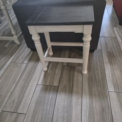 Stools /side Table 2 Total