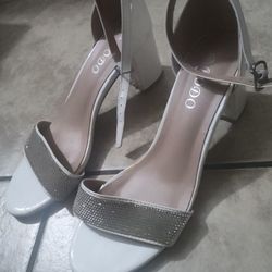 DODO size 7.5 White Rhinestone Platform High Heels