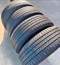 235 65 18 Michelin Tires Con 80% de Vida Las 4