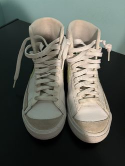 Nike Sneakers Size 4 / Woman’s Size 5 