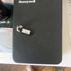Honeywell 48-Key Steel Security Box, model 6106