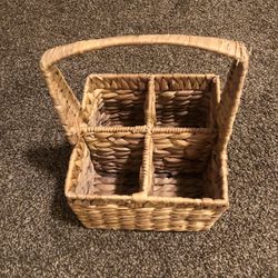 Woven Picnic Basket for drinks