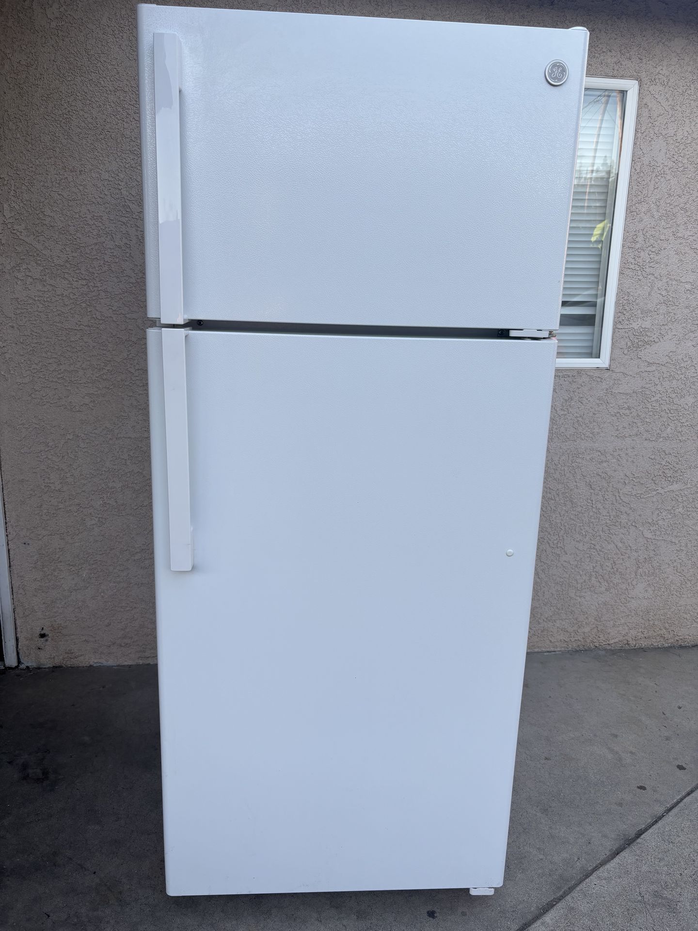 GE REFRIGERATOR
