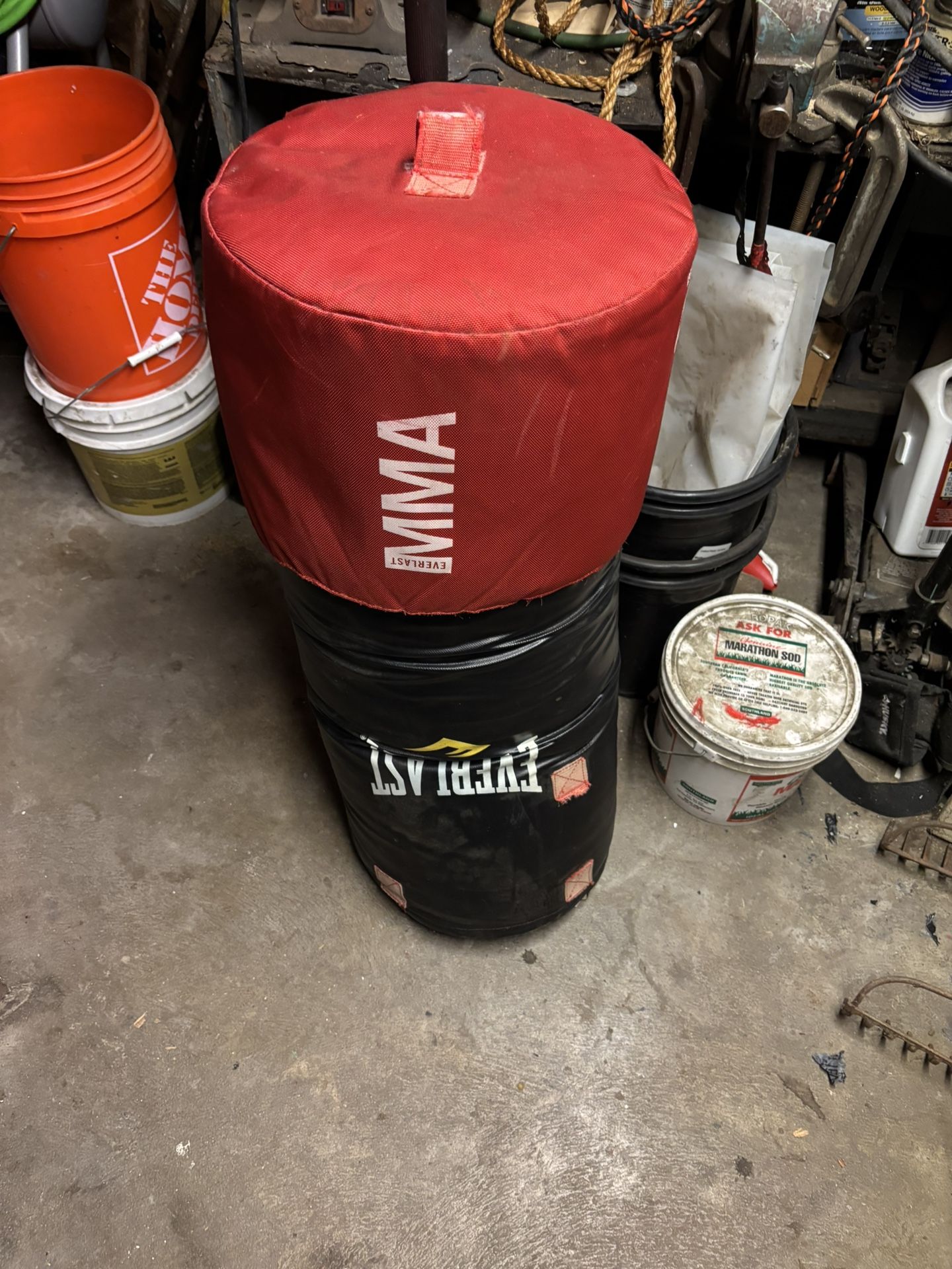 MMA EVERLAST Punching Bag