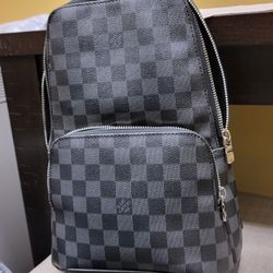 Aurthentic Louis Vuitton Avenue Slingbag