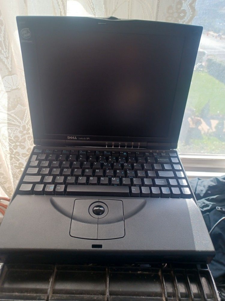 Dell Latitude XPi CD M133ST Windows 95 Vintage Laptop