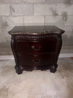 Traditional Dark Wood 2-Drawer Nightstand with Ornate Carved Detail