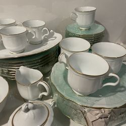 MIKASA Gold Ceramic 8 Pieces Each Dinner Set + 