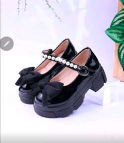 Girl shoes