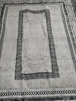 (New) 5X7 area rug