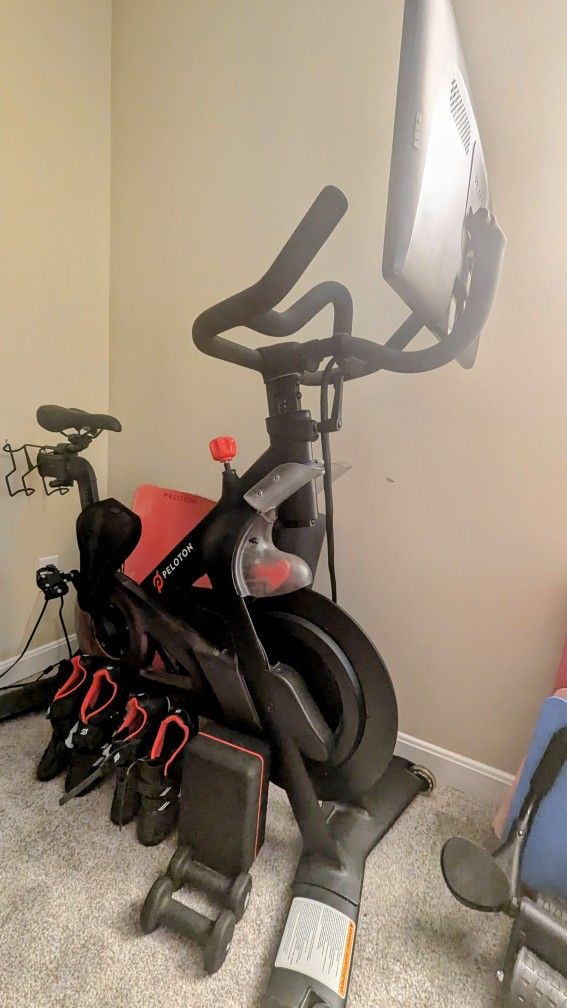Peloton Exercise Bike With Extras
