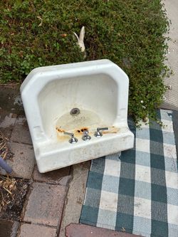 Antique sink deco