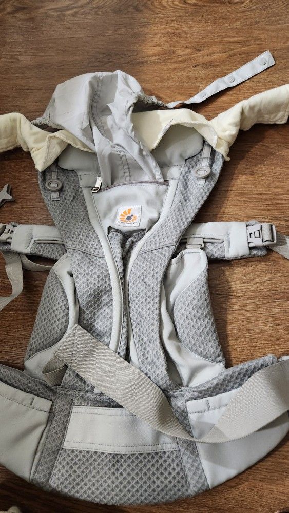 ERGOBABY CARRIER