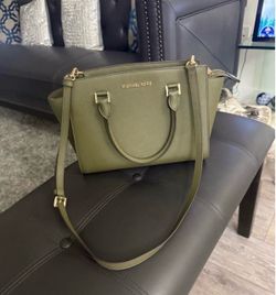 Pretty item