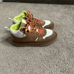 UGG Women's Highland Hi Heritage Sneaker size w7