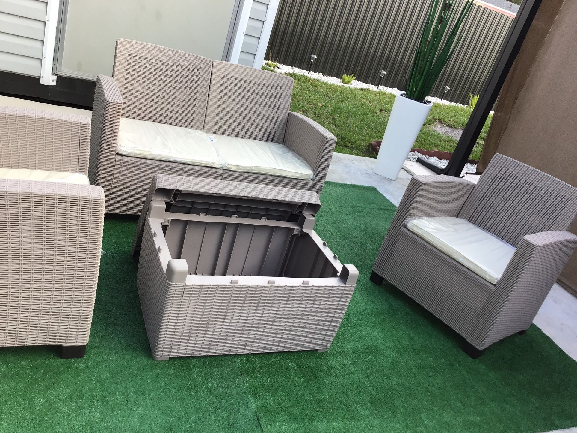 Patio-Outdoor Moderno Furniture NEW