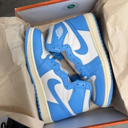 Air Jordan 1 Retro UNC