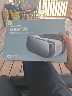 Samsung Gear VR Headset Powered by Oculus