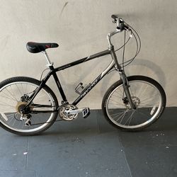 BICYCLE GIANT 21 SPEED SIZE 26 BRAND NEW