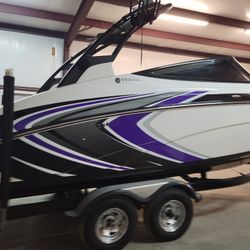 242 LIMITED S YAMAHA JET DRIVE BOAT