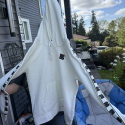 Brand New white BURTON Hoodie 