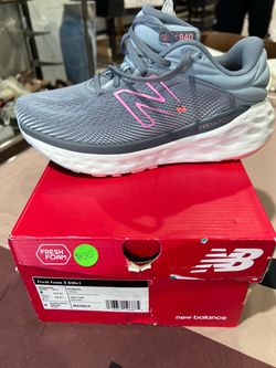 New Balance womens size 8