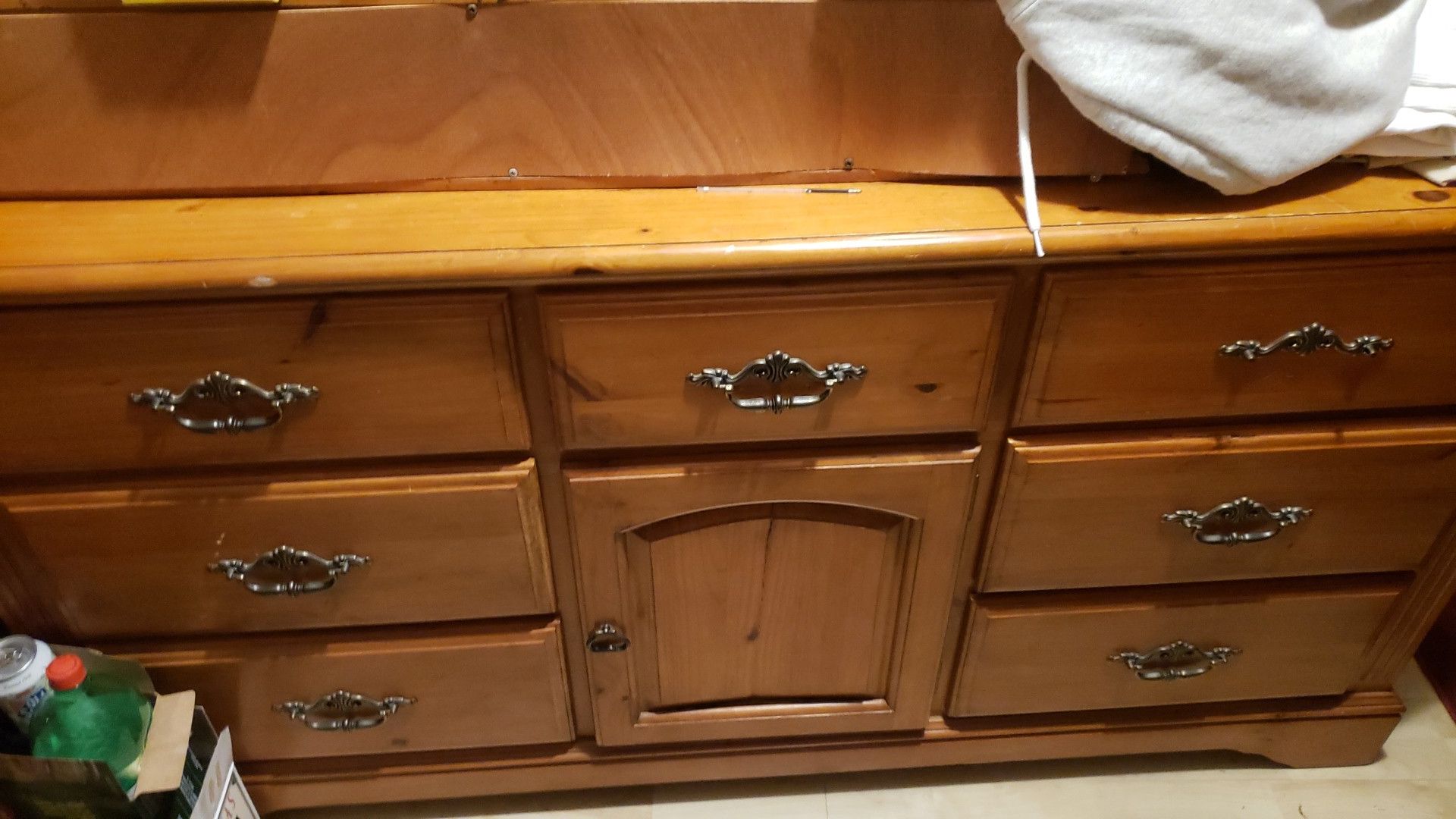 It comes with a mirror for the long dresser
