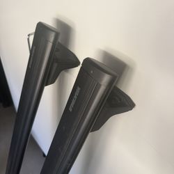 Yakima Roof RackTrack Tower With Jetstream Cross Bars