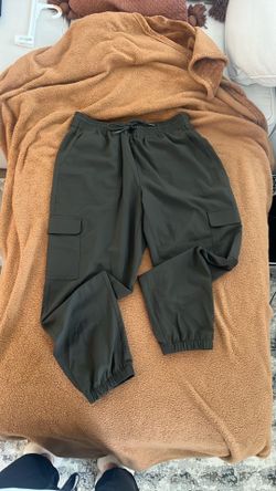 Athletic cargo pants