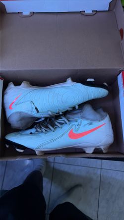 Soccer cleats
