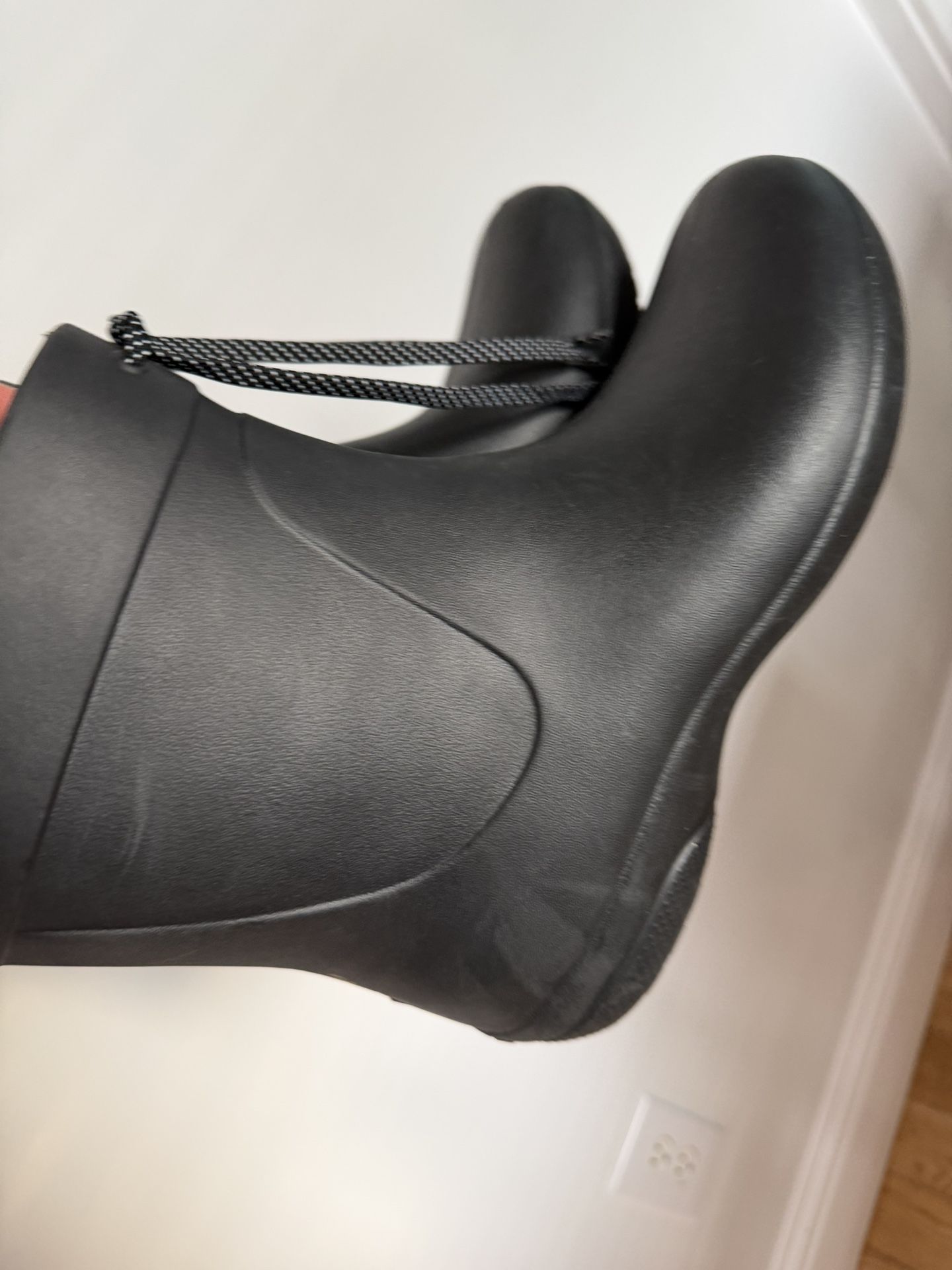 Crocs Women's Freesail Shorty Rainboot Rain Boots Size 8 Women