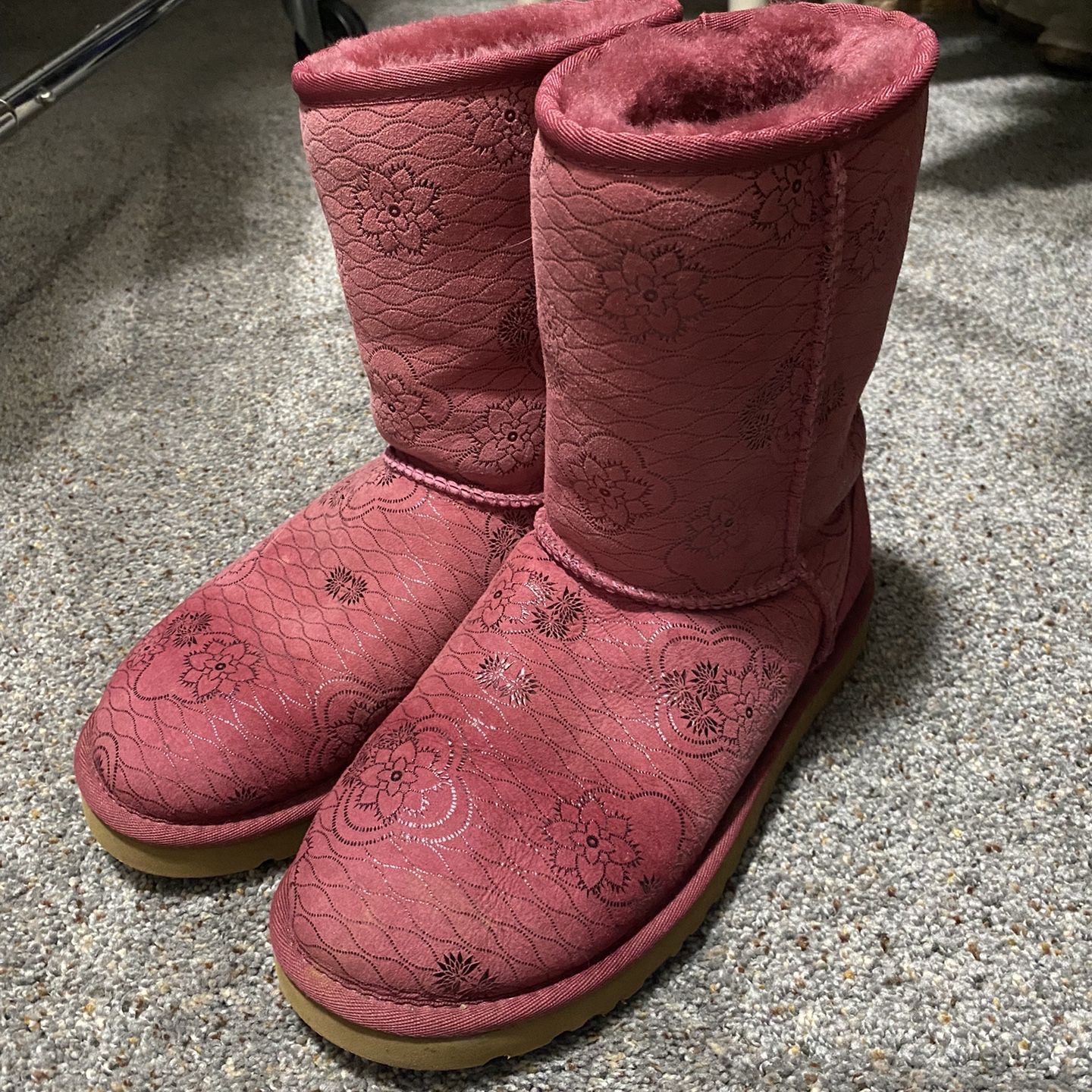 Pink Gucci Ugg boots for Sale in St. Cloud, MN - OfferUp