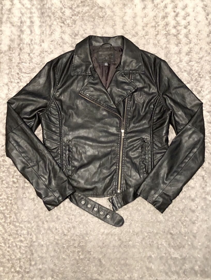 Women’s True Religion Moto jacket paid $320 size L. Excellent condition! Very soft leather. Only worn a couple of times. Vegan leather #577VDYZB991