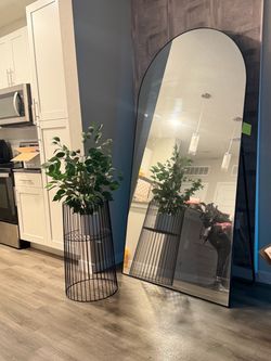 6 ft tall , 3FT wide mirror. Extra large!