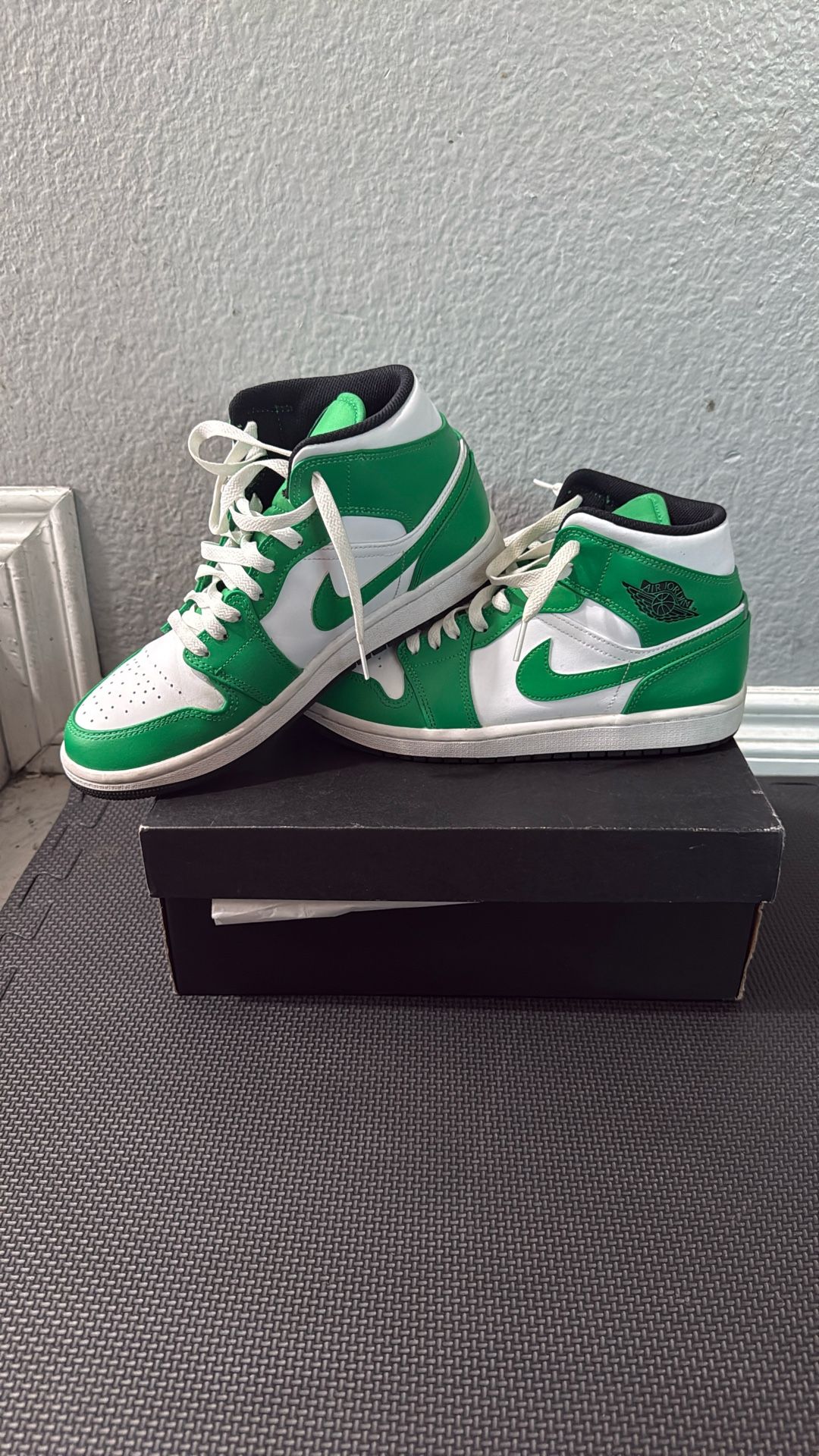 AIR JORDAN 1 MID SIZE 8