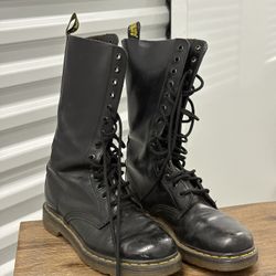 DOC MARTENS ***highrise*** SIZE 7 F 5 M