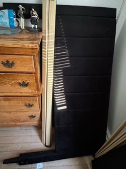 🖤 Queen-size upholstered platform bed frame with headboard
